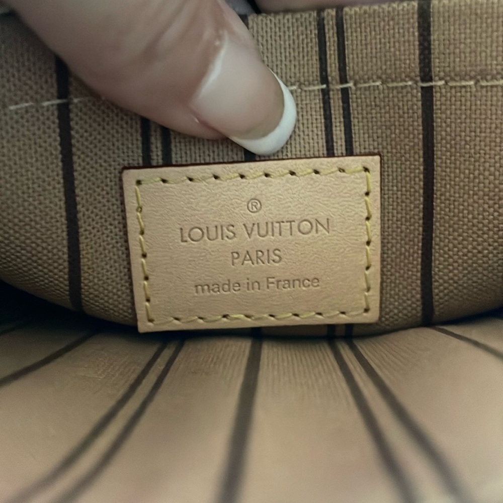 EUC Louis Vuitton World tour Neverfull pochette - Picture 14 of 17